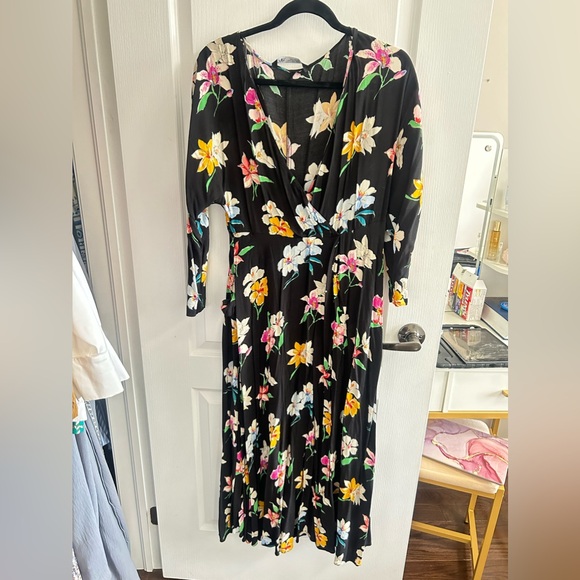 Floral dress from ZARA only worn once and in amazing condition - Picture 1 of 2